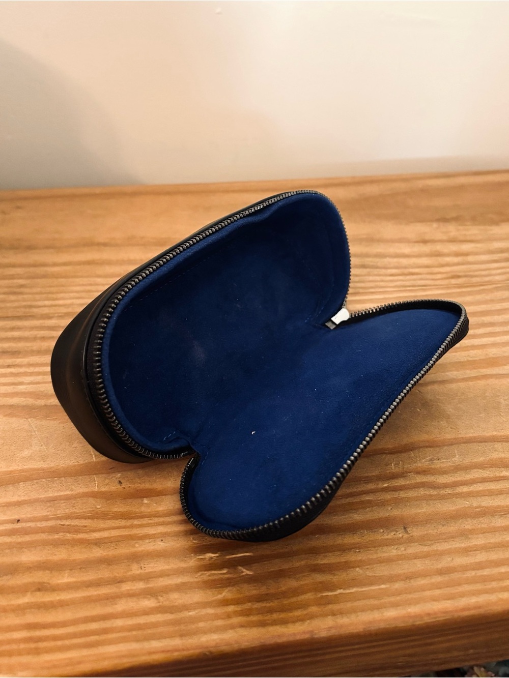 Louis Vuitton Monogram Eclipse Black Zip Sunglasses Pouch - Picture 5 of 5